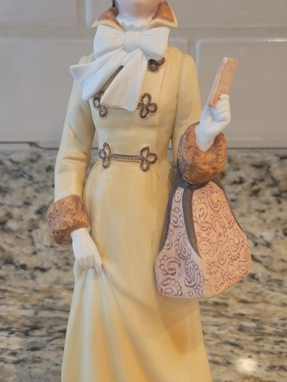 AVON VINTAGE 1981 MISS ALBEE VICTORIAN FIGURINE